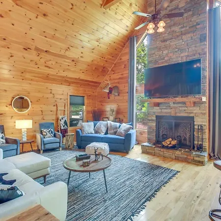 Upscale Coosawattee Cabin With Hot Tub And Fire Pit!